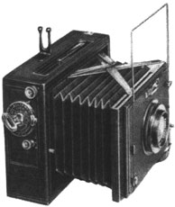 Клап-камера на однозвенных распорках с механизмом плавного раскрытия для фотопластин Nettel Deckrullo. Формат 9x12 см. Германия, около 1910 г.